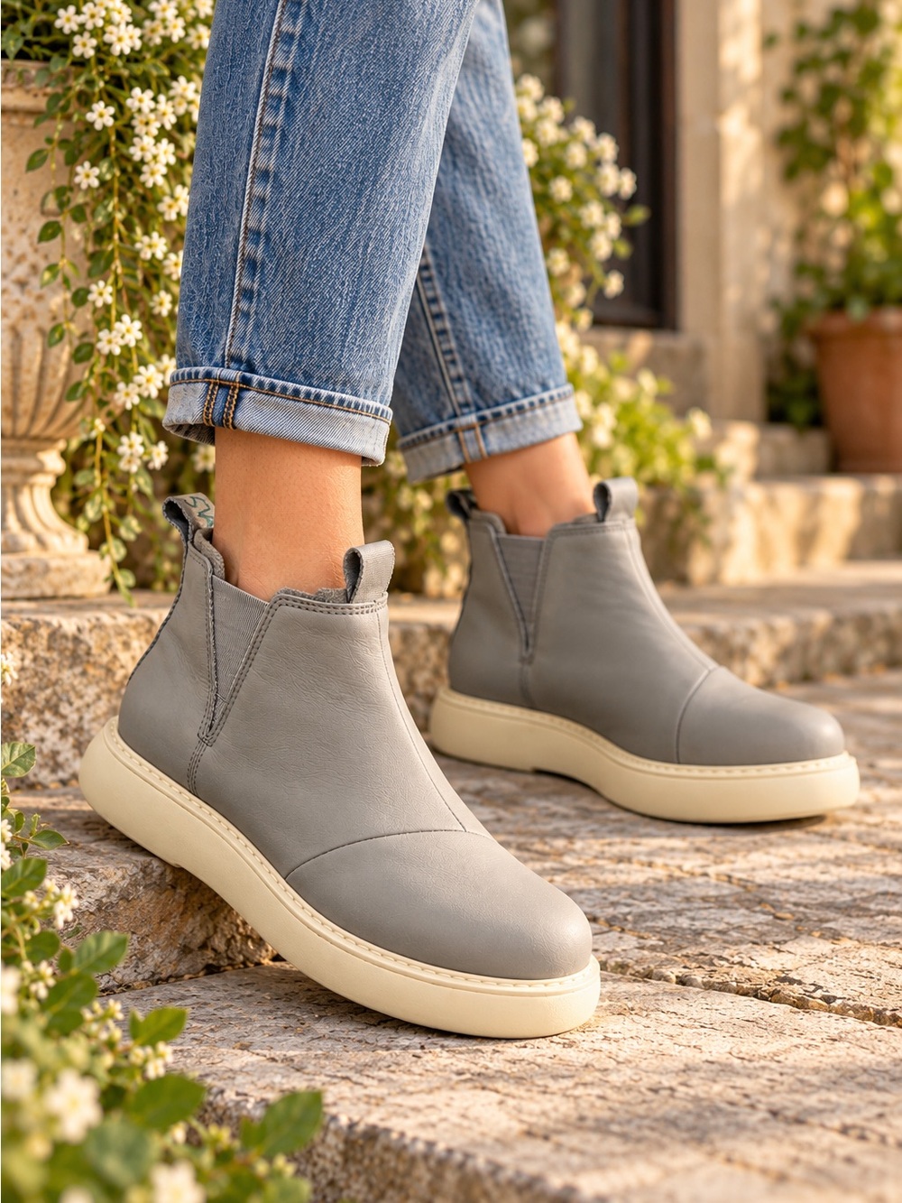 Toms Genuine Leather Grey Alpargata Mallow Round Toe Chelsea Boot Size 8